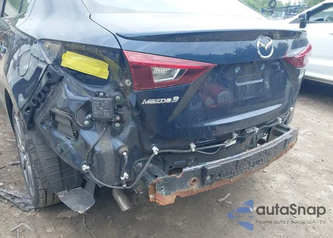 2018 Mazda Mazda3 Touring из США, поврежденный, VIN 3MZBN1V39JM188452